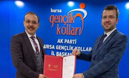 Ak Parti Osmangazi İlçe Gençlik Kolları Başkanı istifa ettiğini açıkladı