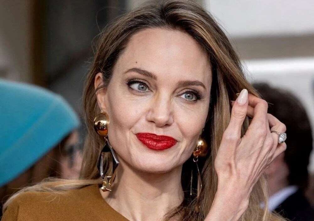 Angelina Jolie ile kızı aynı dövmeyi yaptırdı