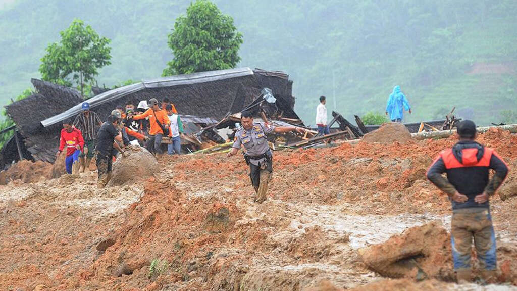 Endonezya’da kaçak altın madeninde heyelan: 15 ölü