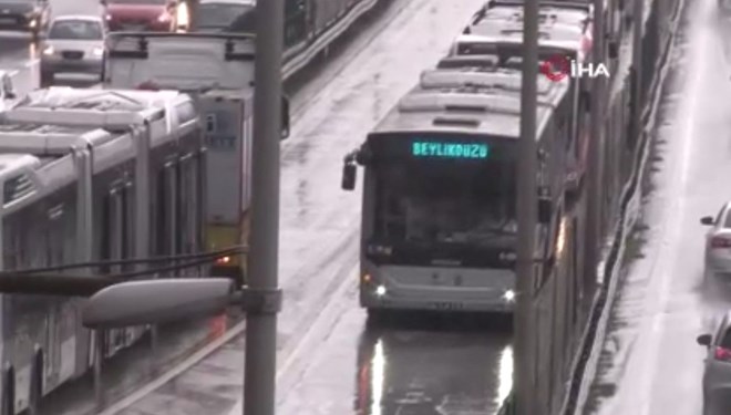 İstanbul’da metrobüs kazası: Yaralılar var