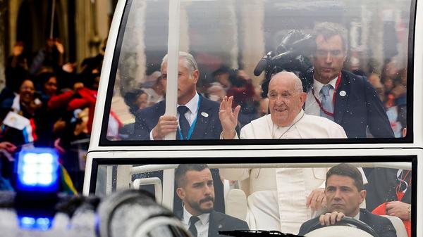 Papa Francis, barışı teşvik etmek için Avrupa turuna Lüksemburg’da başladı