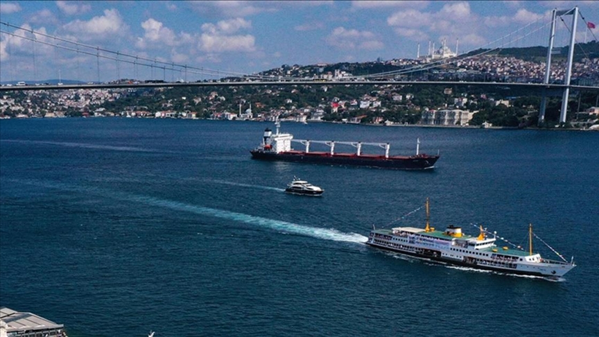 İstanbul Boğazı gemi trafiği çift yönlü olarak kapatıldı