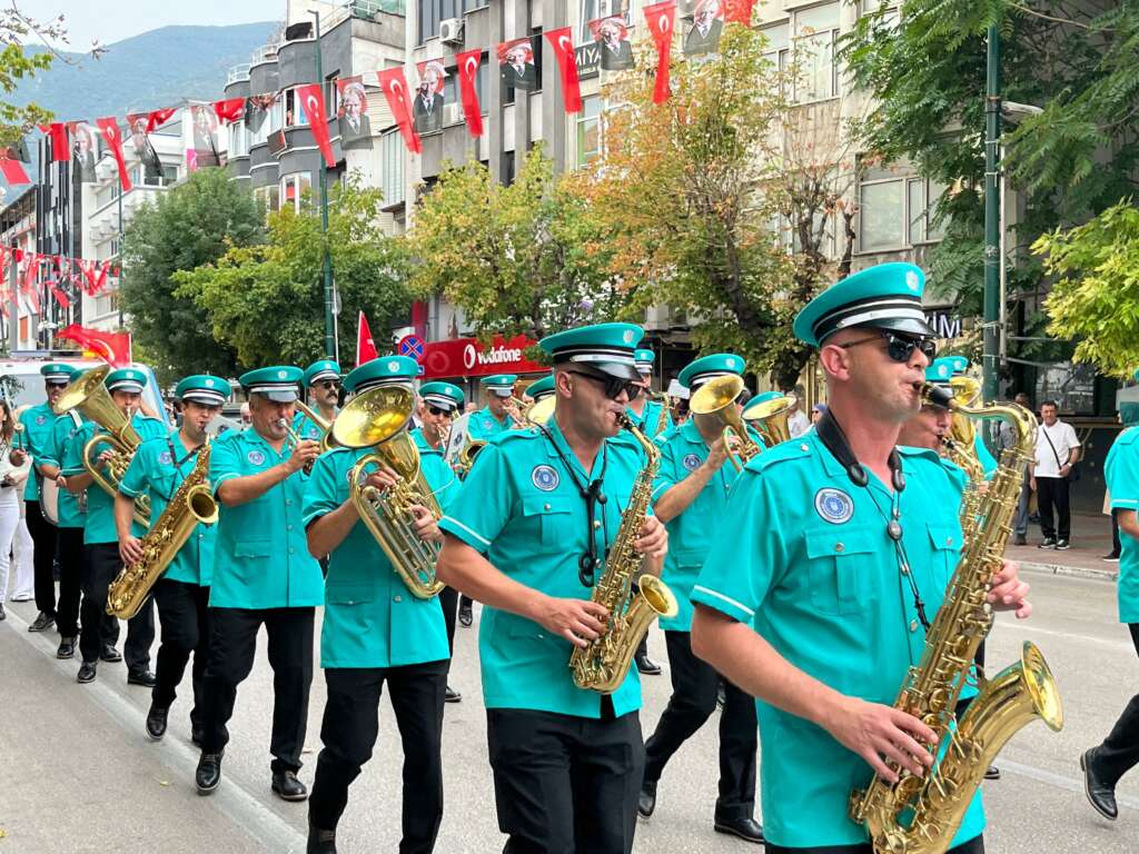 Bursa’nın kurtuluşunun 102. yıl dönümünde kortej yürüyüşü