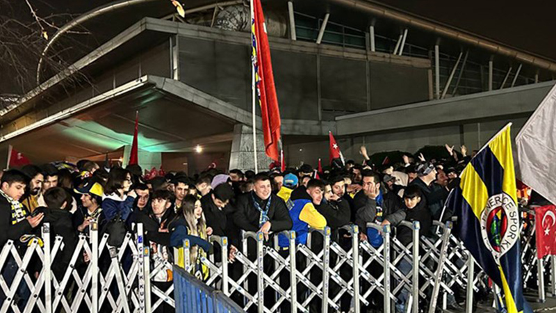 Fenerbahçe maçı öncesi Hollanda’da olay: Taraftarlar arasında tartışma çıktı