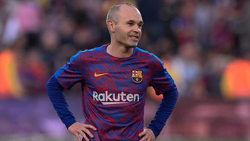 Anreas Iniesta futbolu bıraktığını açıkladı