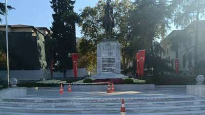 Bursa Büyükşehir’den Atatürk Anıtı’na bakım