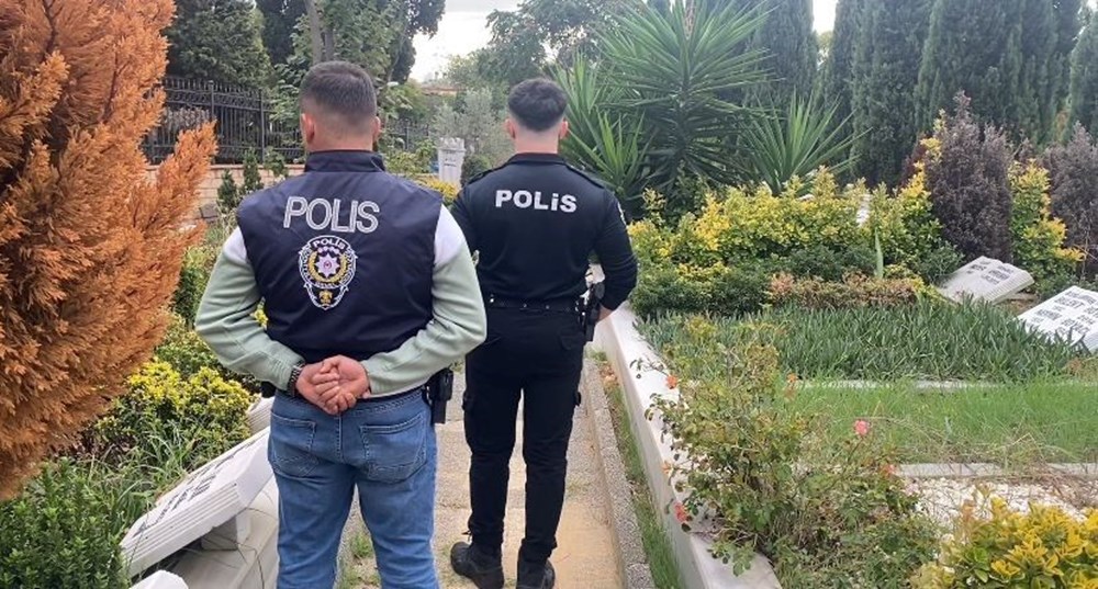 Polis, Cem Garipoğlu’nun mezarında nöbette