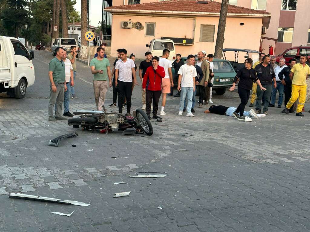 Otomobil ile motosiklet çarpıştı: Kaza anı güvenlik kamerasına yansıdı