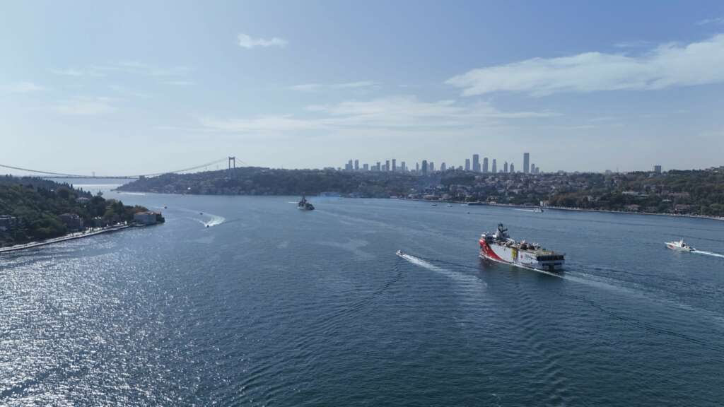 Oruç Reis Araştırma Gemisi İstanbul Boğazı’ndan geçti