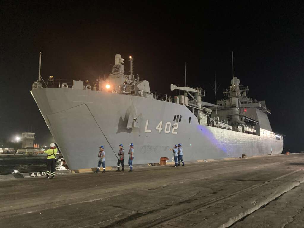 Türkiye, Lübnan’daki vatandaşlarını tahliye ediyor | TCG Bayraktar Mersin Limanına geldi