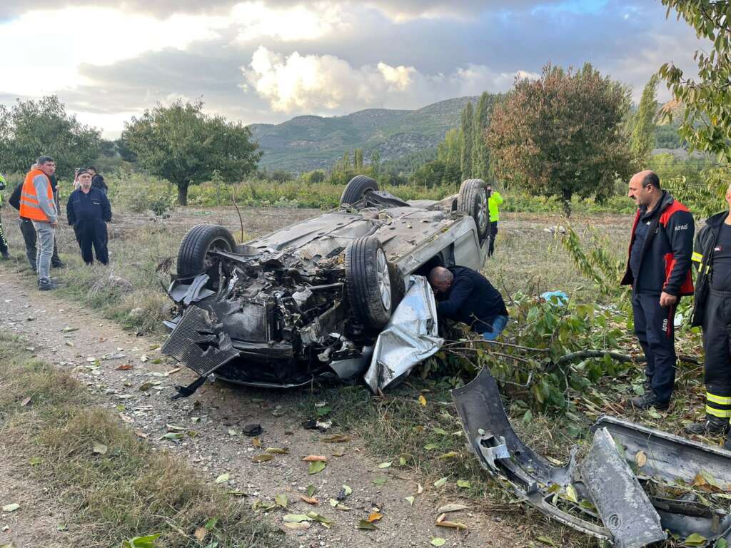 Şarampole uçan otomobildeki anne hayatını kaybetti, eşi ve bebeği yaralandı