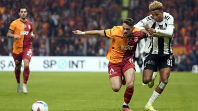 Galatasaray sahasında Beşiktaş’ı 2-1 mağlup etti