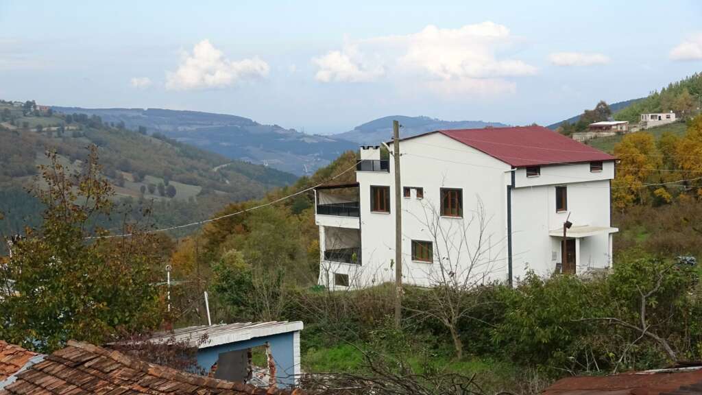 Kaçak villaya yıkım kararı: Eşyalar tahliye edilmeye başlandı