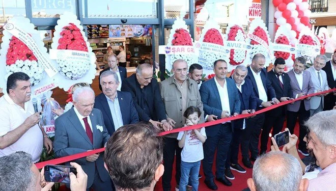 Rize’deki hamburgerci açılışına katılan AK Parti belediye başkanları ve teşkilat üyeleri disipline sevk edildi