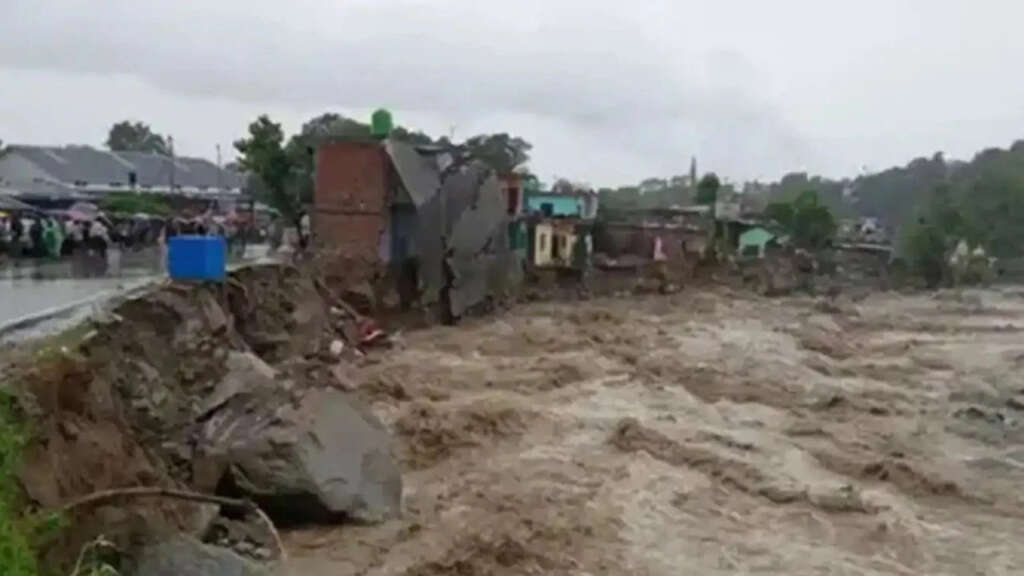 Hindistan’da sel ve toprak kayması: 10 ölü