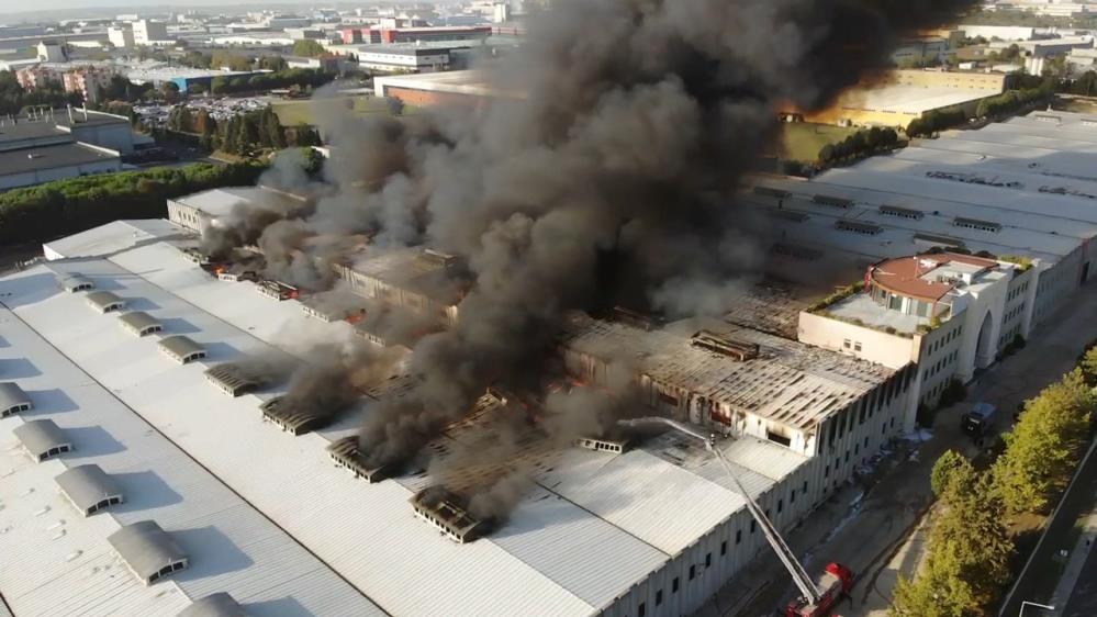 Fabrika yangını havadan görüntülendi: 2 fabrika çalışanı hastanelik oldu