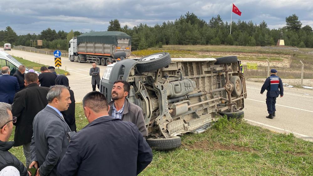 Öğrencileri taşıyan servis tırla çarpıştı: İlk belirlemelere göre 13 yaralı