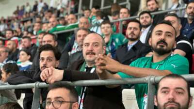 Varank, Bursaspor maçını taraftarla izledi