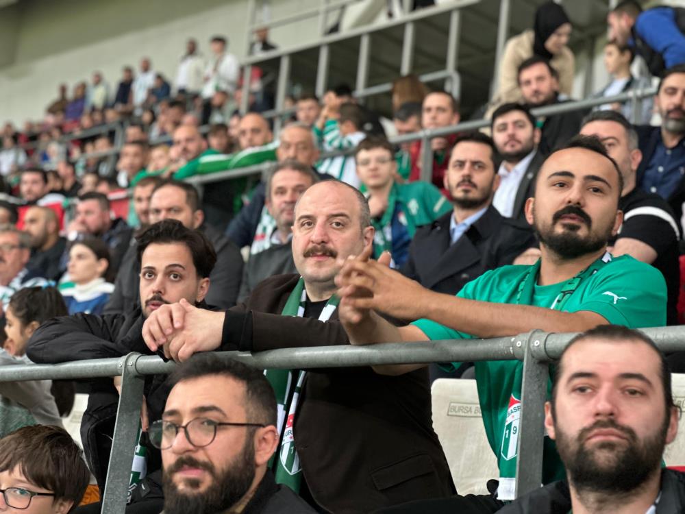 Varank, Bursaspor maçını taraftarla izledi