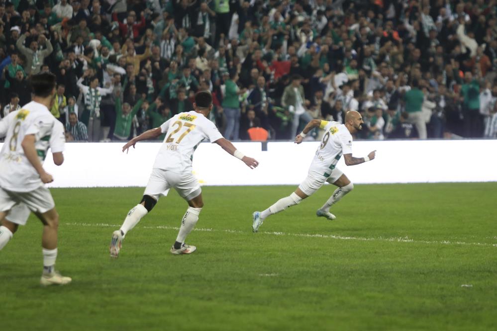 Bursaspor Başkanı Çelik’ten galibiyet paylaşımı