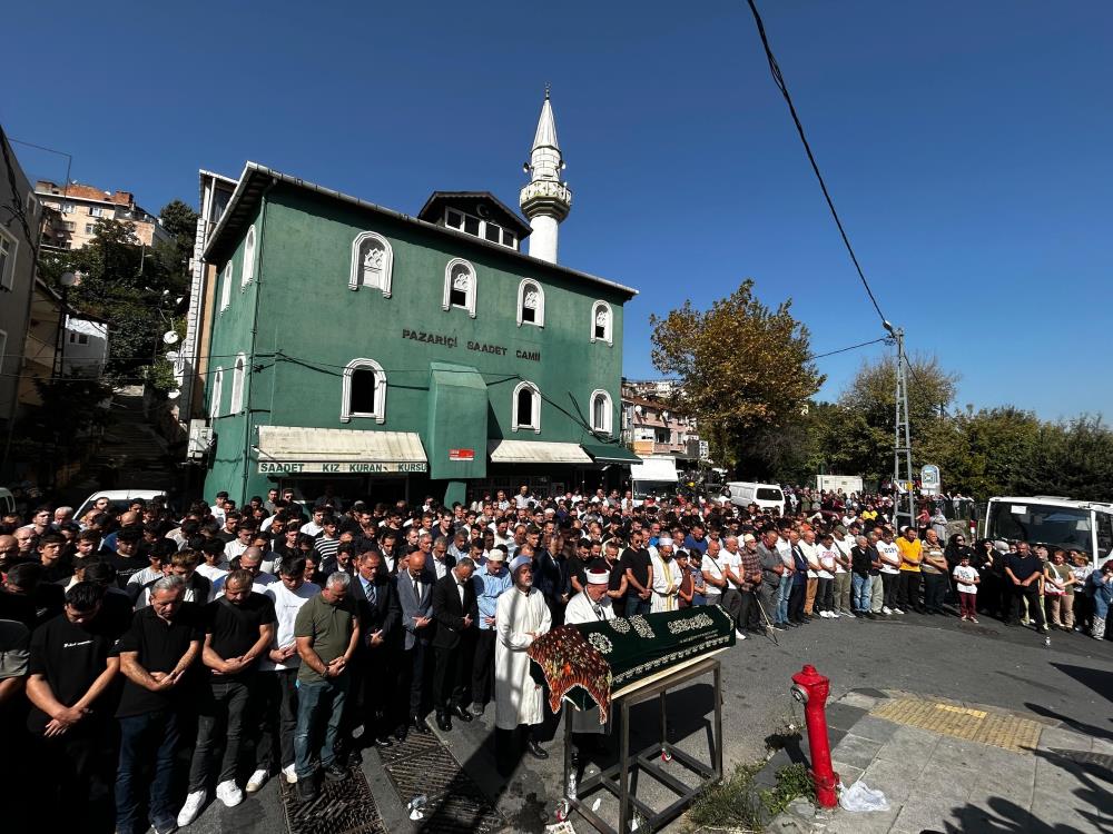 Boğazı kesilerek öldürülen Ayşenur Halil, son yolculuğuna uğurlandı