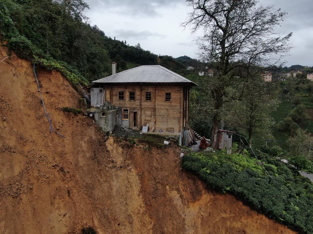 Rize’de heyelanın yaşandığı alan havadan görüntülendi