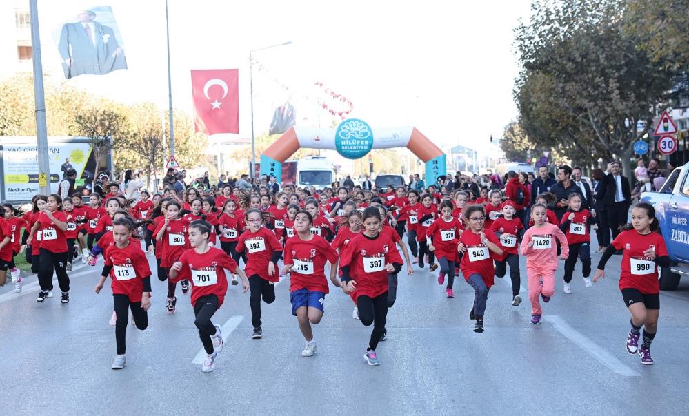 Bursa’da Cumhuriyet coşkusu, koşu ile başladı