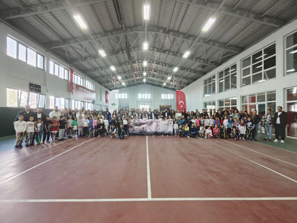 Bursa’da 29 Ekim Cumhuriyet Kupası Tenis Turnuvası başladı