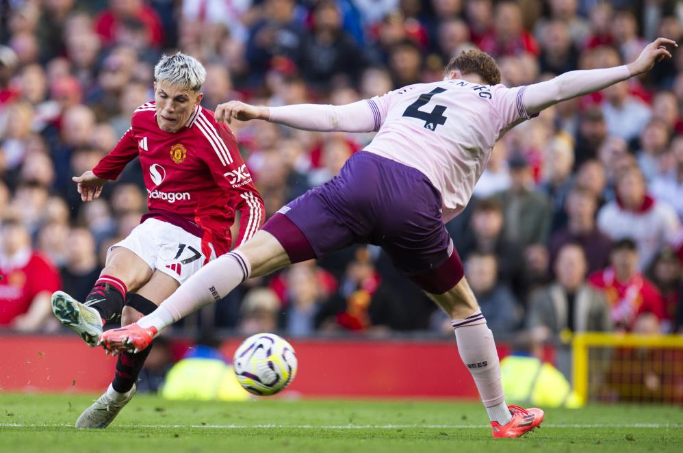 Manchester United, geriye düştüğü maçta 3 puan almayı bildi