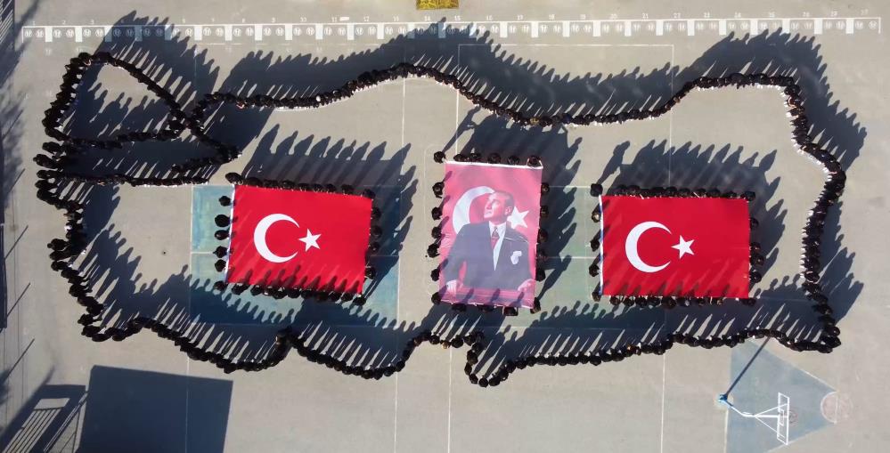 Bursa’da öğrenciler Cumhuriyet Bayramı’nı kutluyor