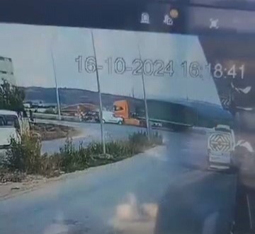 Bursa’da korkunç kaza: TIR’ın çarptığı araç böyle savruldu!