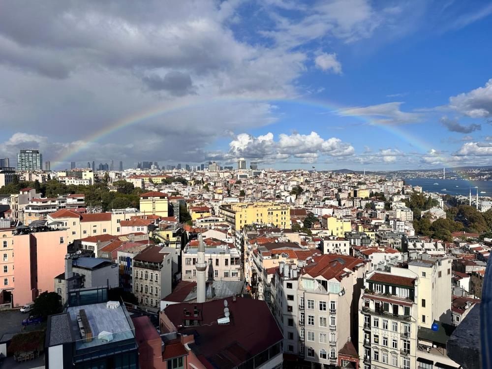 İstanbul’da gökkuşağı sürprizi