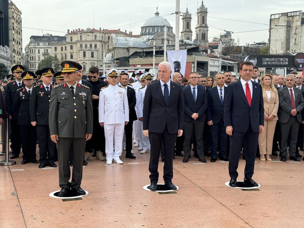 İstanbul’un kurtuluşunun 101. yıl dönümü Taksim’de kutlandı