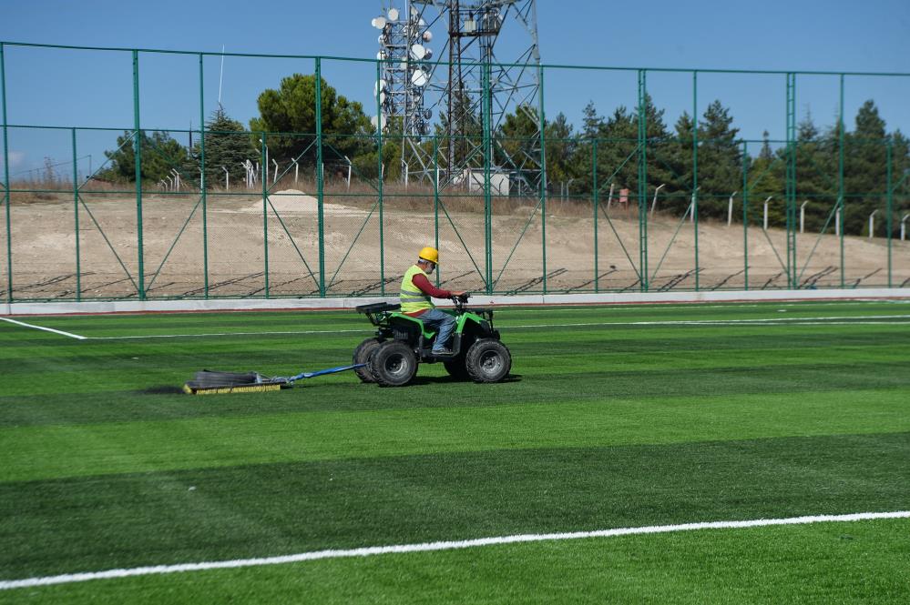 Osmangazi Belediyesi’nden Gündoğdu’ya futbol sahası