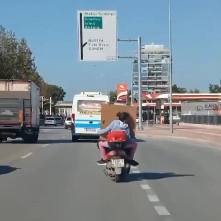 Bursa’da tehlikeli yolculuk: Çocuğunun canını hiçe saydı!