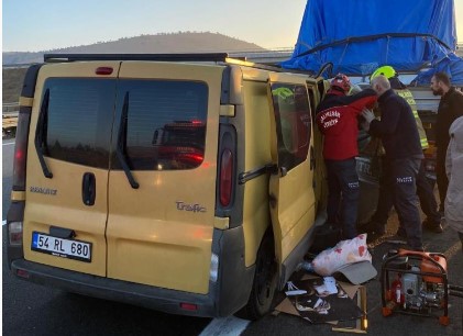 Balıkesir’de otoyolda trafik kazası: 3 yaralı