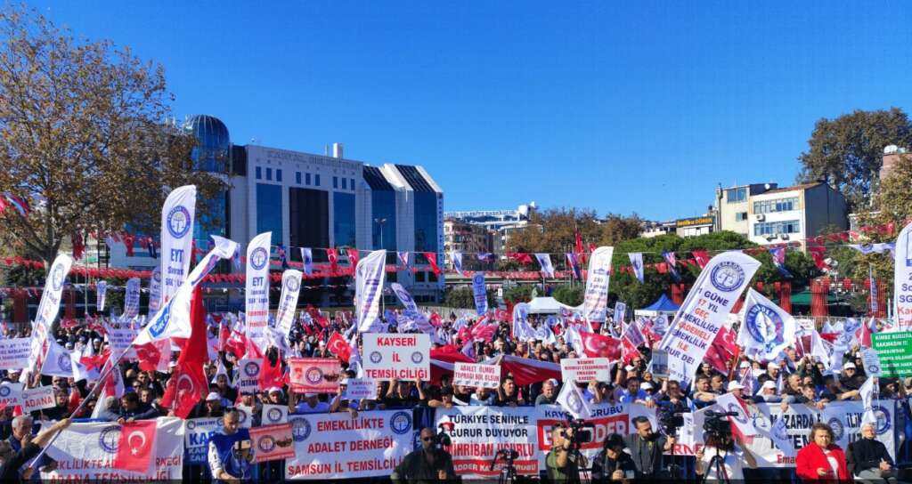 İstanbul’da “Kademeli emeklilik” mitingi: Borçlu değil alacaklıyız