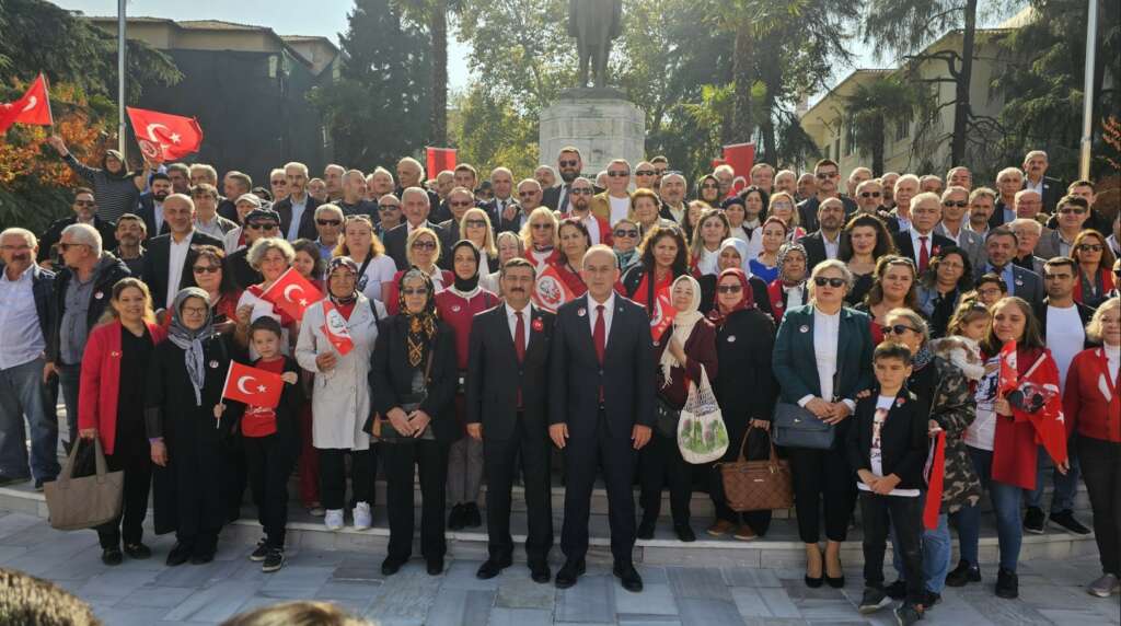 İYİ Parti Bursa İl Başkanlığı, Cumhuriyet Bayramı’nı Heykel’de kutladı