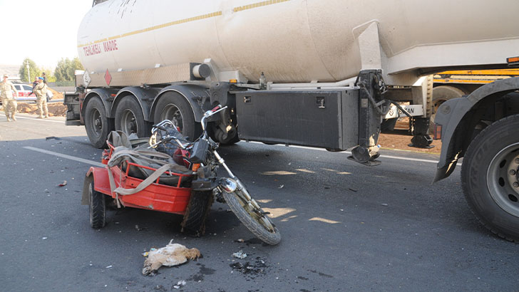 Tırın çarptığı motosiklet sürücüsü hayatını kaybetti