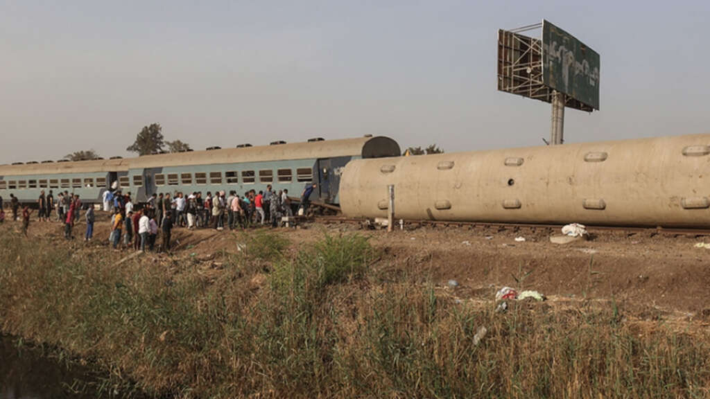 Mısır’da tren kazasında vagonlar kanala düştü: 1 ölü, 21 yaralı