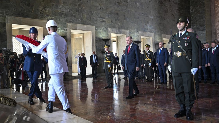 Cumhuriyetimiz 101 yaşında! Devlet erkanı Anıtkabir’i ziyaret etti