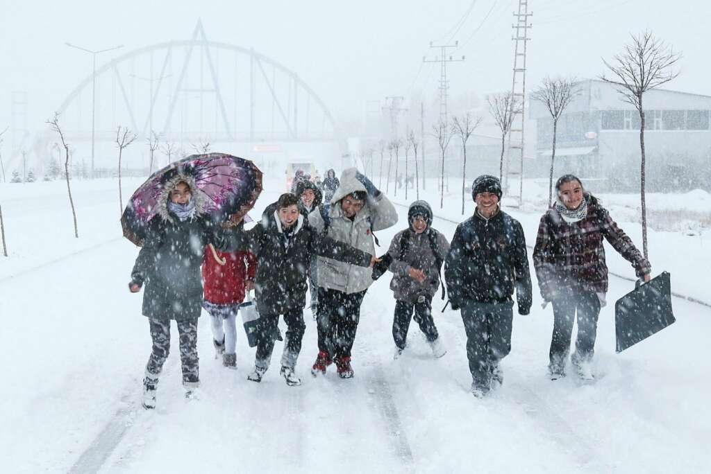 Kar yağışı etkisini sürdürüyor! 24 ilde kar tatili