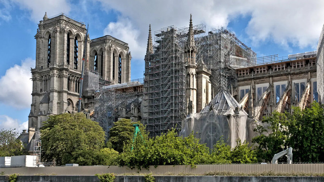 Çanlar Notre-Dame’da çalıyor