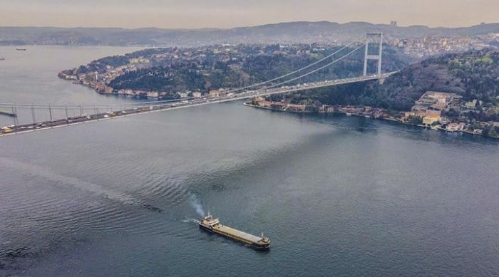 İstanbul Boğazı çift yönlü gemi trafiğine kapatıldı