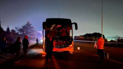 Bursa’da feci ölüm… Otobanda karşıya geçmek istedi, canından oldu