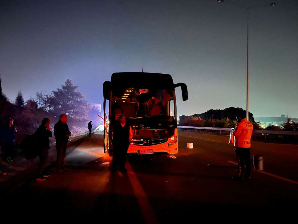 Bursa’da feci ölüm… Otobanda karşıya geçmek istedi, canından oldu