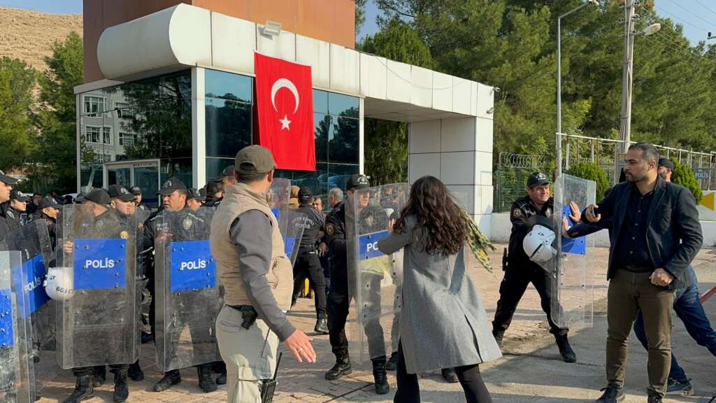 Ahmet Türk: “Halk iradesini tanımayanlara karşı elbette ki tepkimizi ortaya koyuyoruz, ortaya koyacağız”