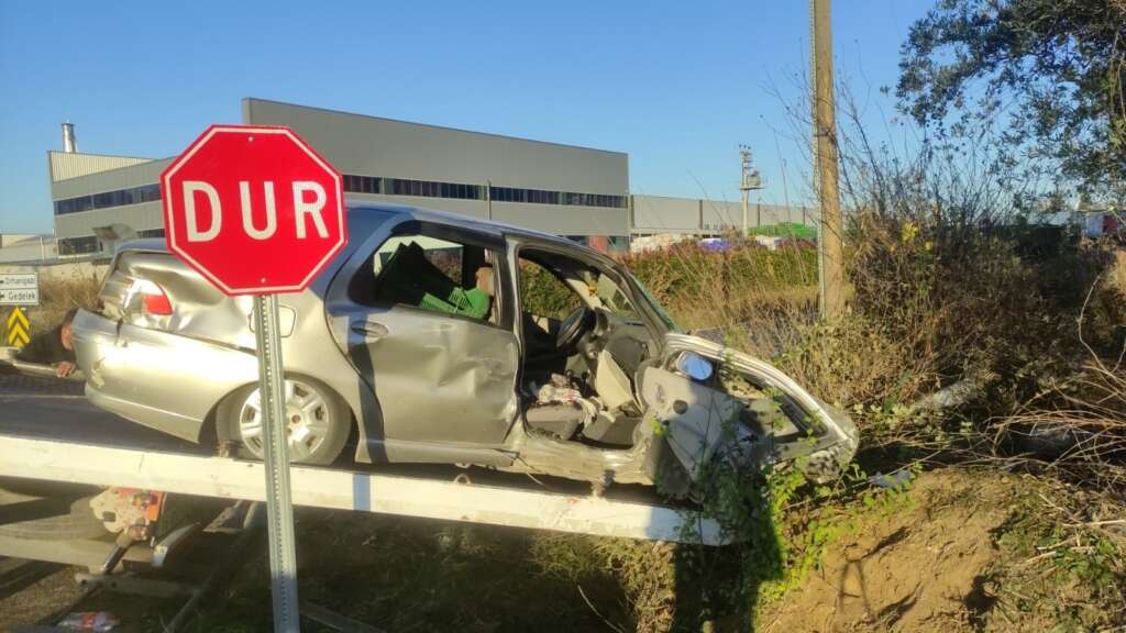 Bursa’da iki otomobil kafa kafaya çarpıştı: 7 yaralı