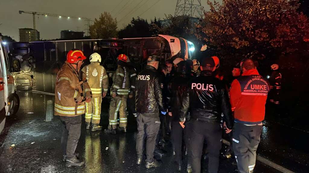 Yolcu otobüsü yan yattı: 2 ölü, 15 yaralı