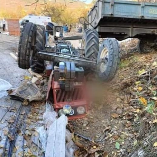 Bursa’da devrilen traktörün altında kalan genç hayatını kaybetti